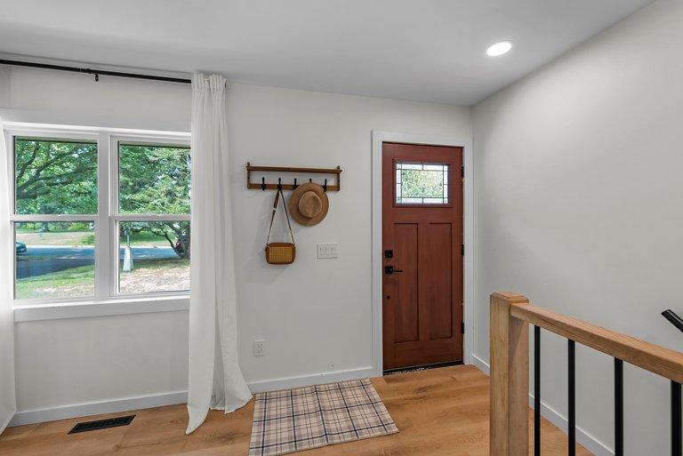 8124 Mount Curve Boulevard Property Photo 6