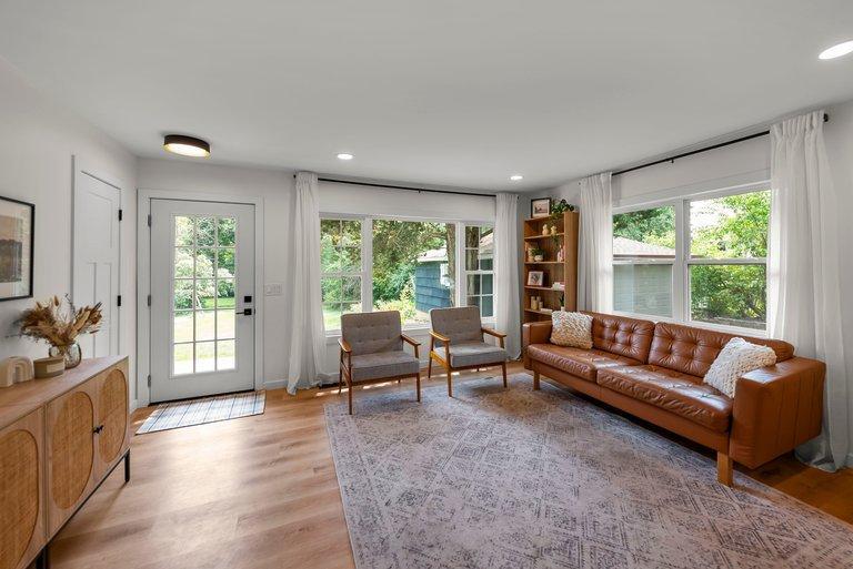 8124 Mount Curve Boulevard Property Photo 7