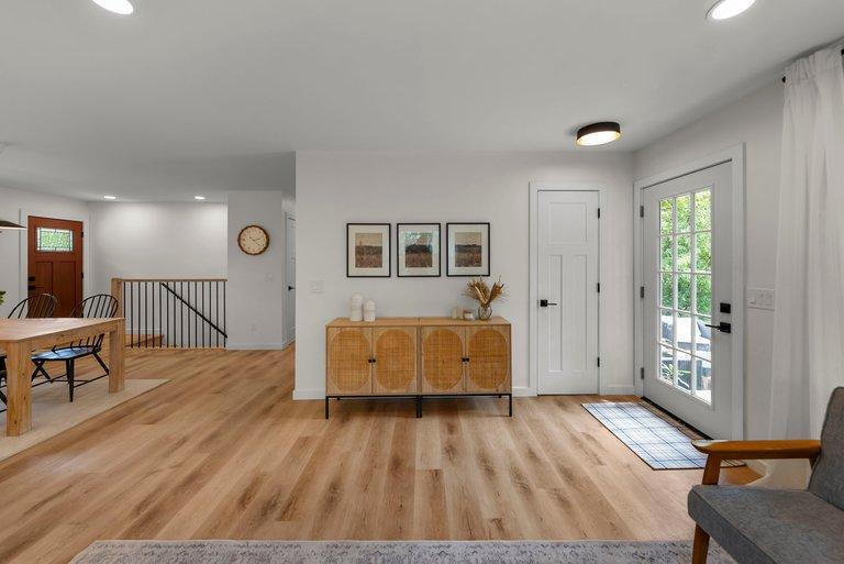 8124 Mount Curve Boulevard Property Photo 10