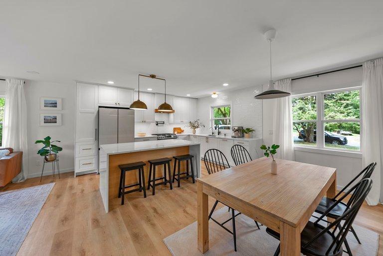 8124 Mount Curve Boulevard Property Photo 11