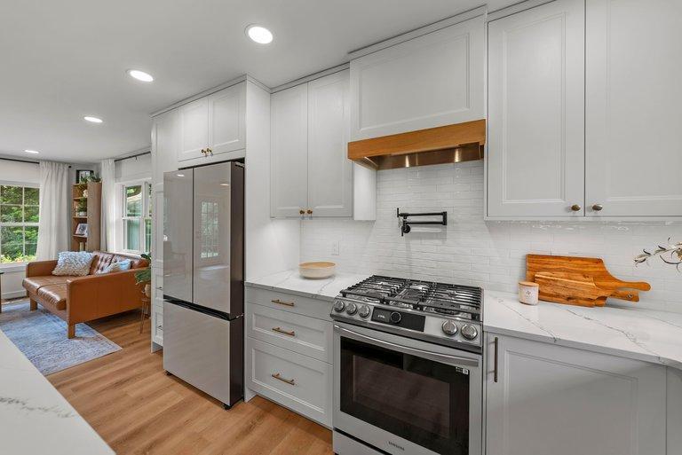 8124 Mount Curve Boulevard Property Photo 14