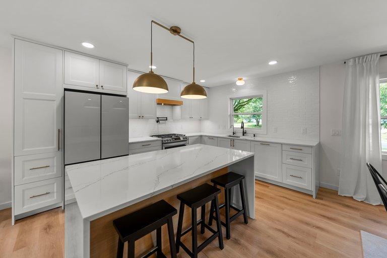 8124 Mount Curve Boulevard Property Photo 15