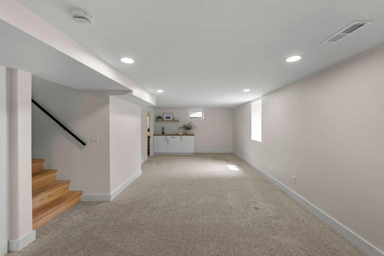 8124 Mount Curve Boulevard Property Photo 33