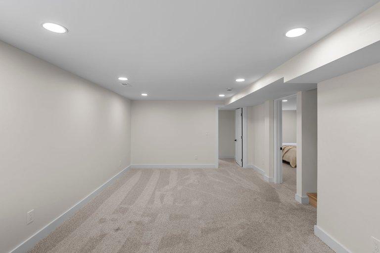 8124 Mount Curve Boulevard Property Photo 38