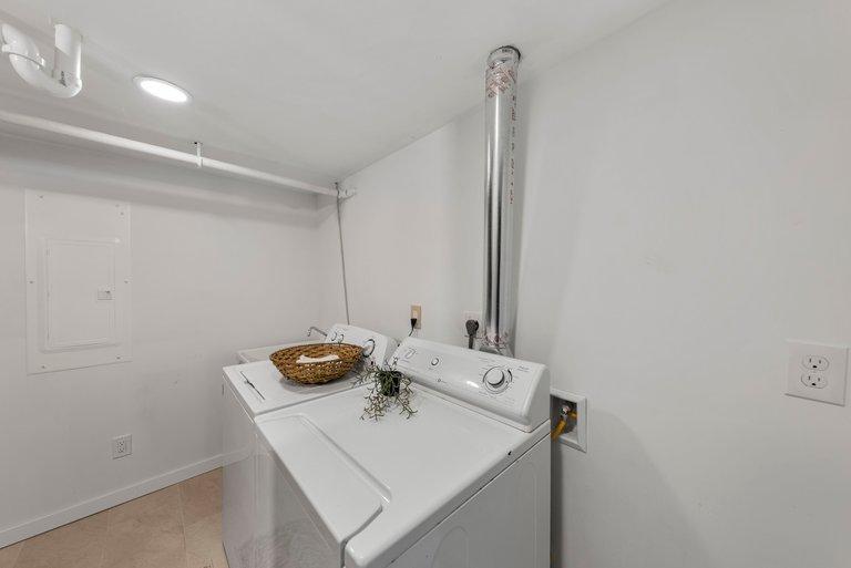 8124 Mount Curve Boulevard Property Photo 54