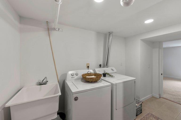 8124 Mount Curve Boulevard Property Photo 55