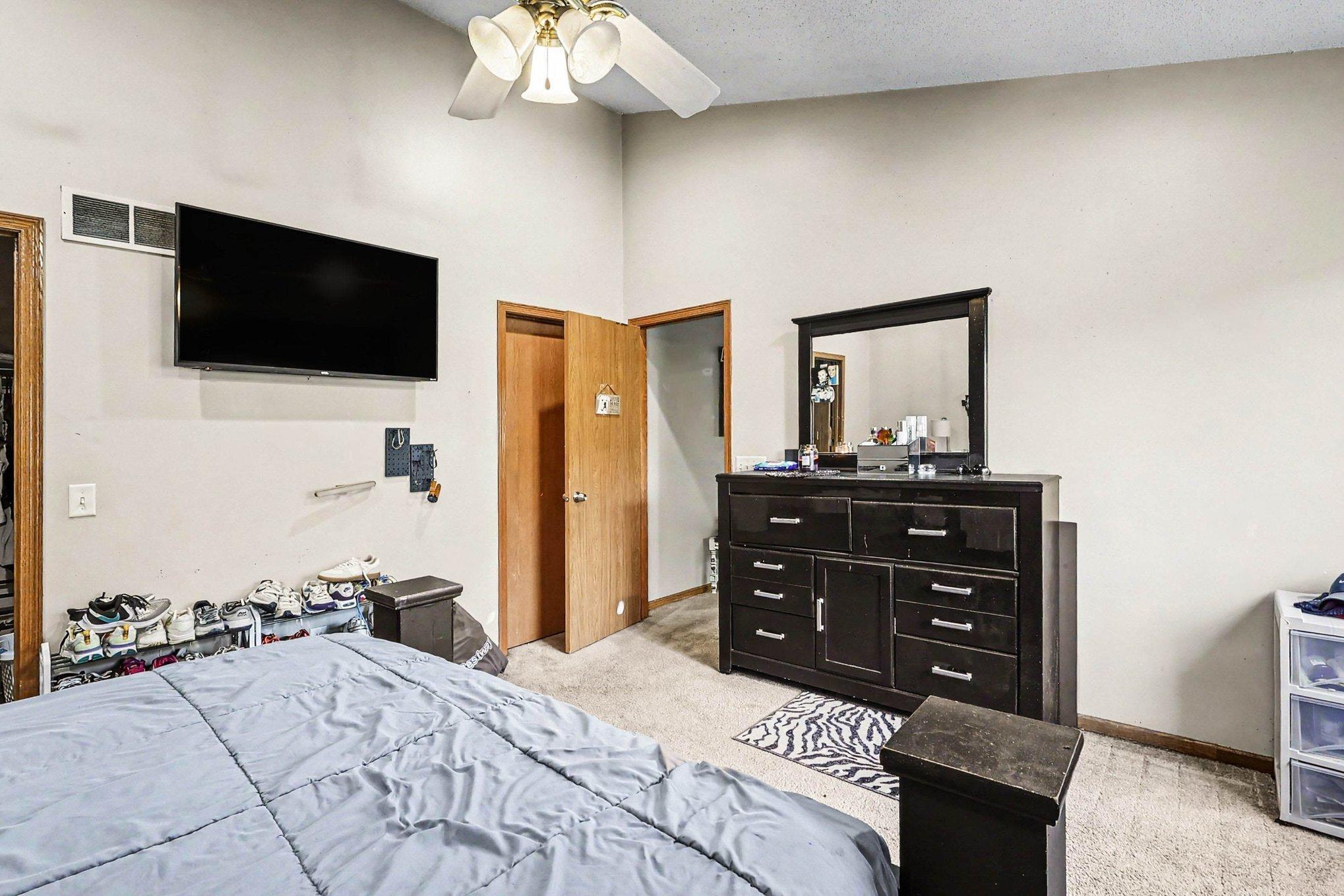 7335 Derby Lane Property Photo 11