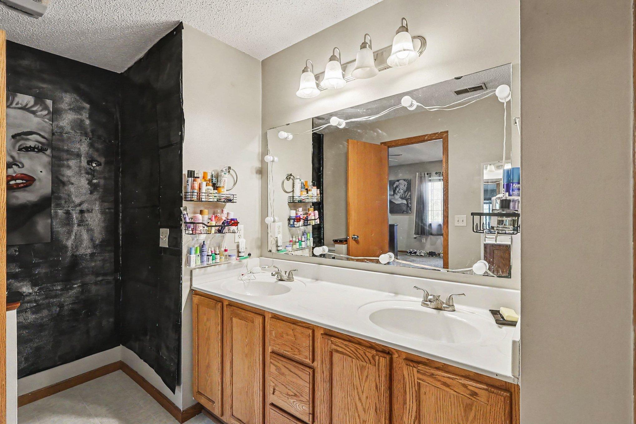 7335 Derby Lane Property Photo 12