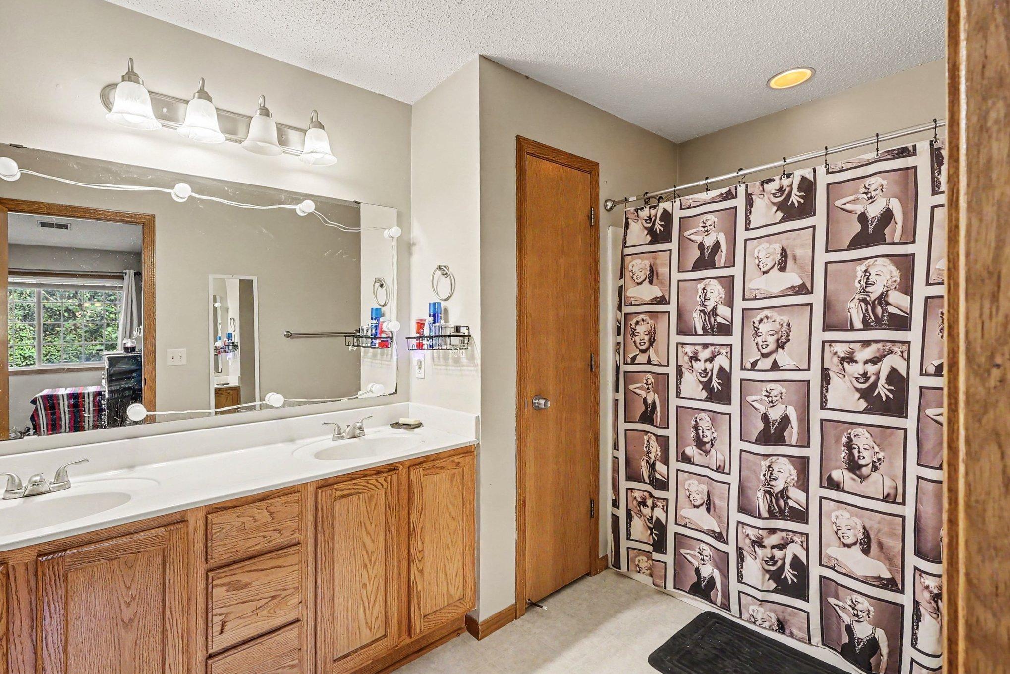 7335 Derby Lane Property Photo 13