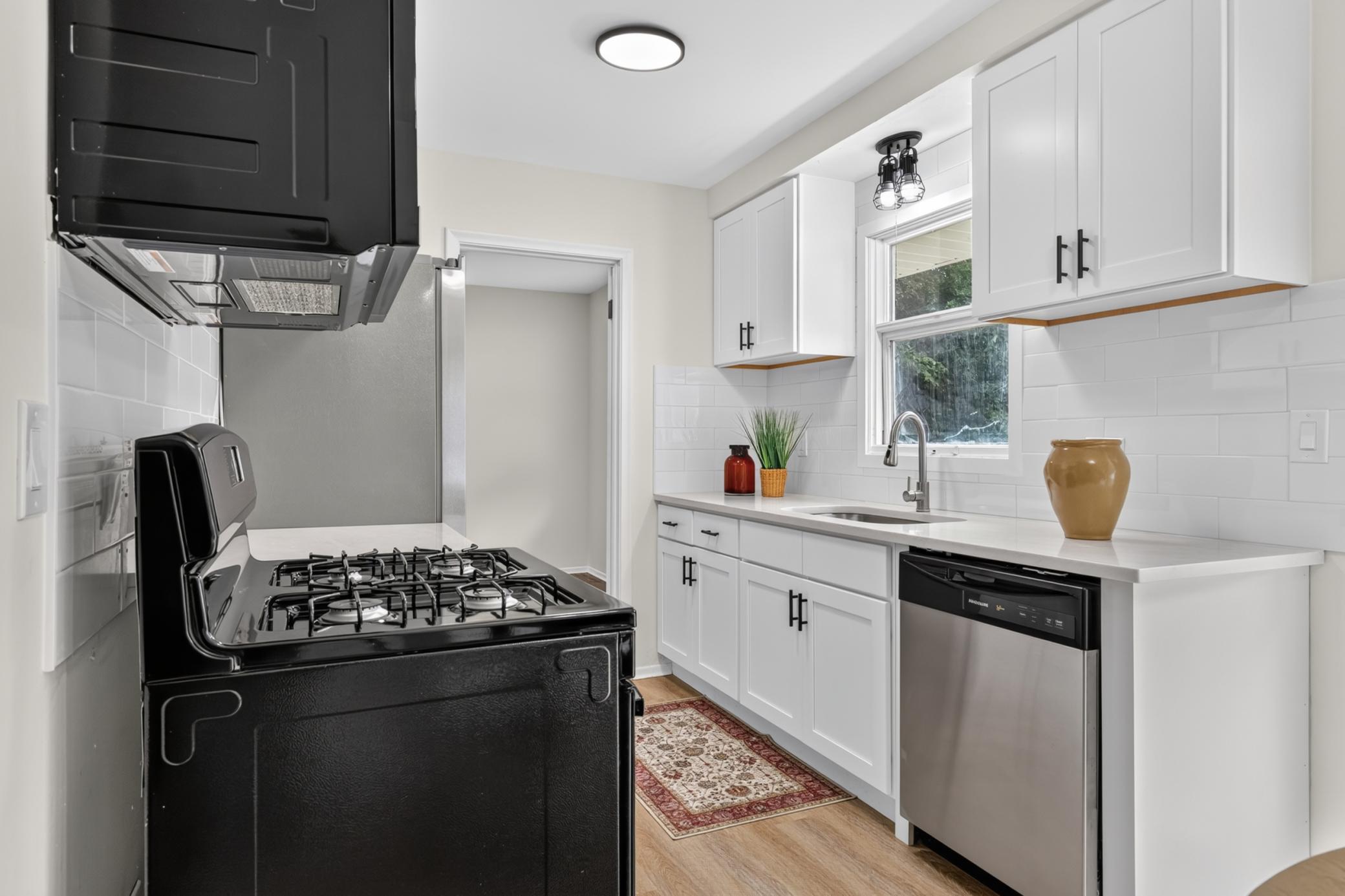 1211 Sunnyside Drive Property Photo 6
