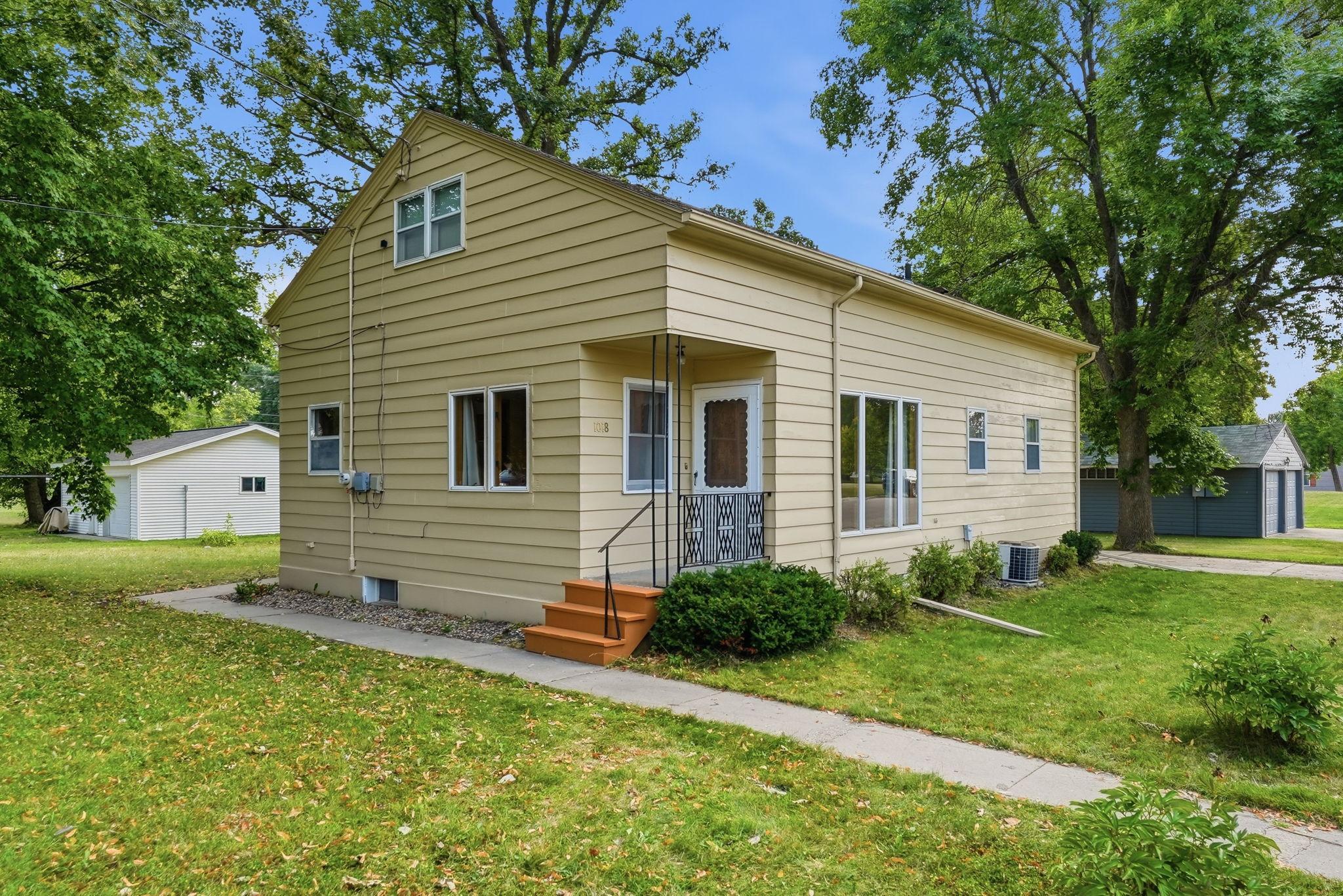 1018 8th Avenue E Property Photo 1