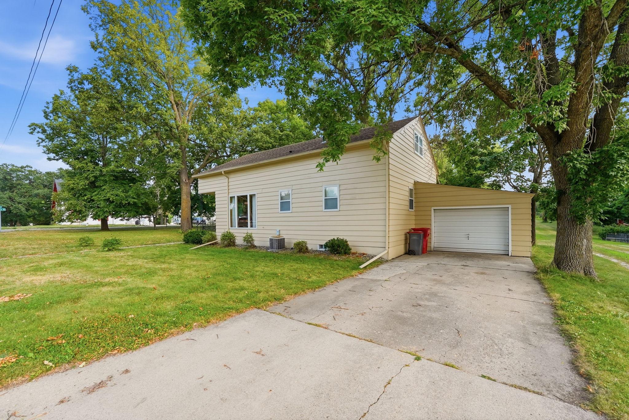 1018 8th Avenue E Property Photo 2