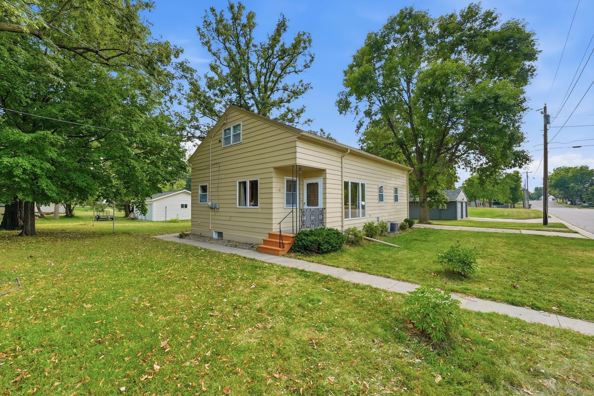 1018 8th Avenue E Property Photo 3