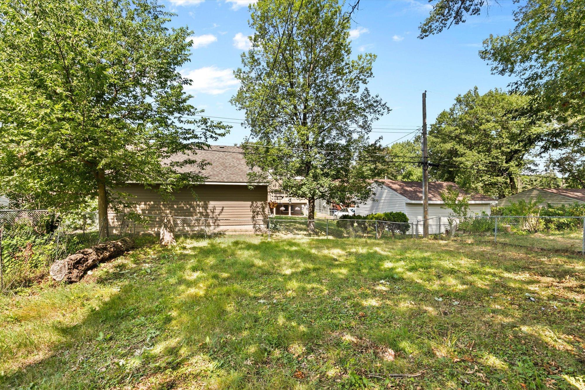 677 California Avenue E Property Photo 4