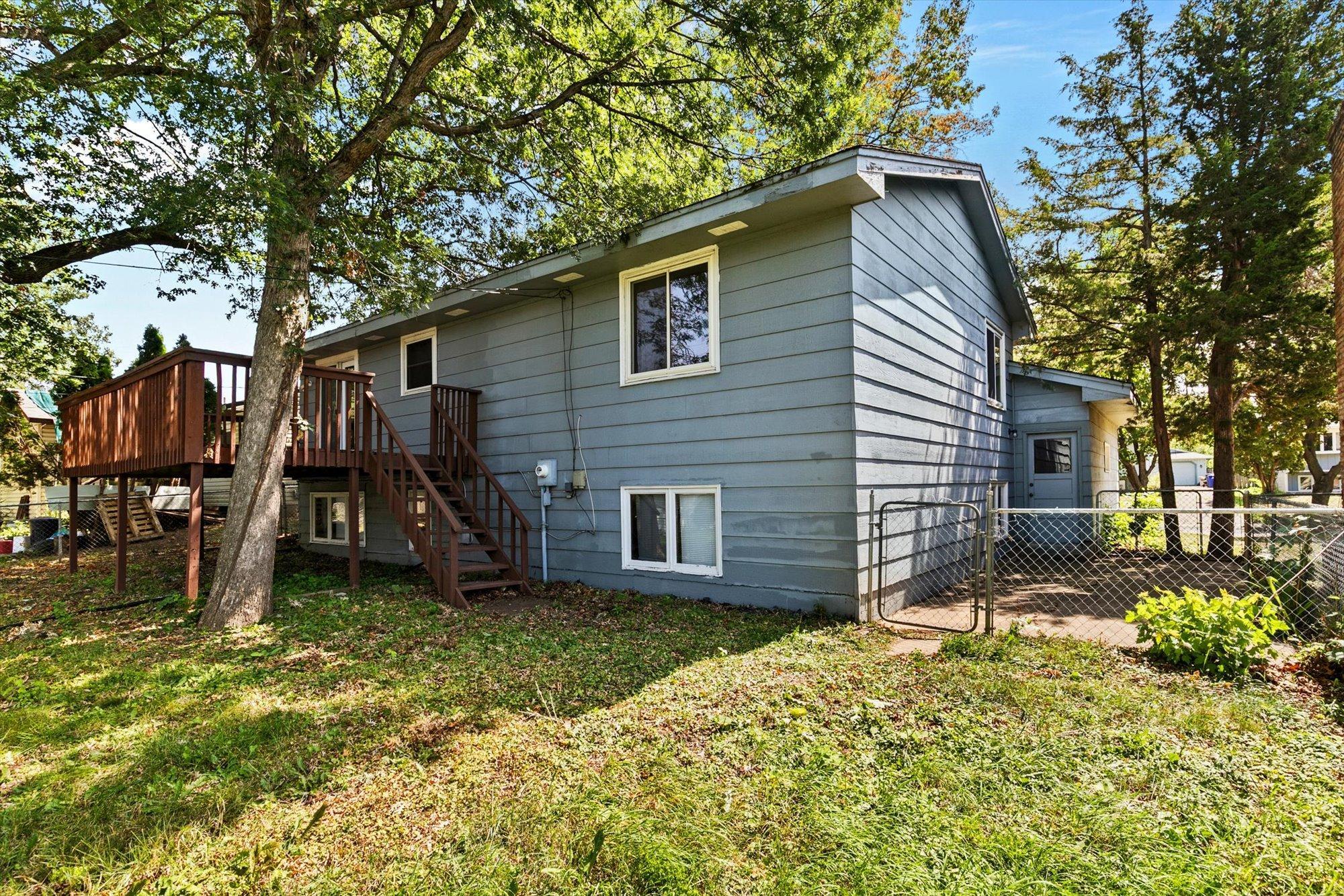 677 California Avenue E Property Photo 6