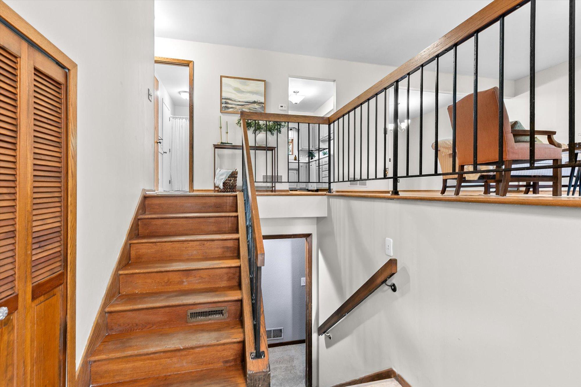 677 California Avenue E Property Photo 8