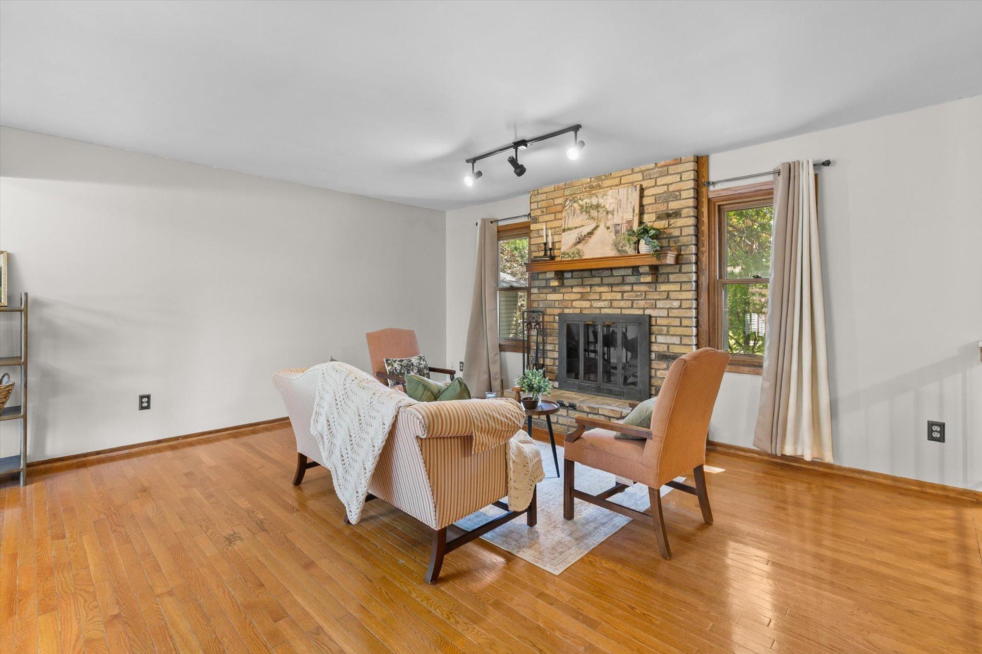 677 California Avenue E Property Photo 9