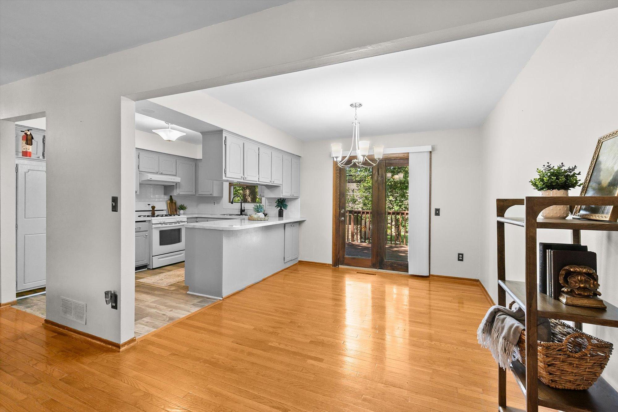 677 California Avenue E Property Photo 11