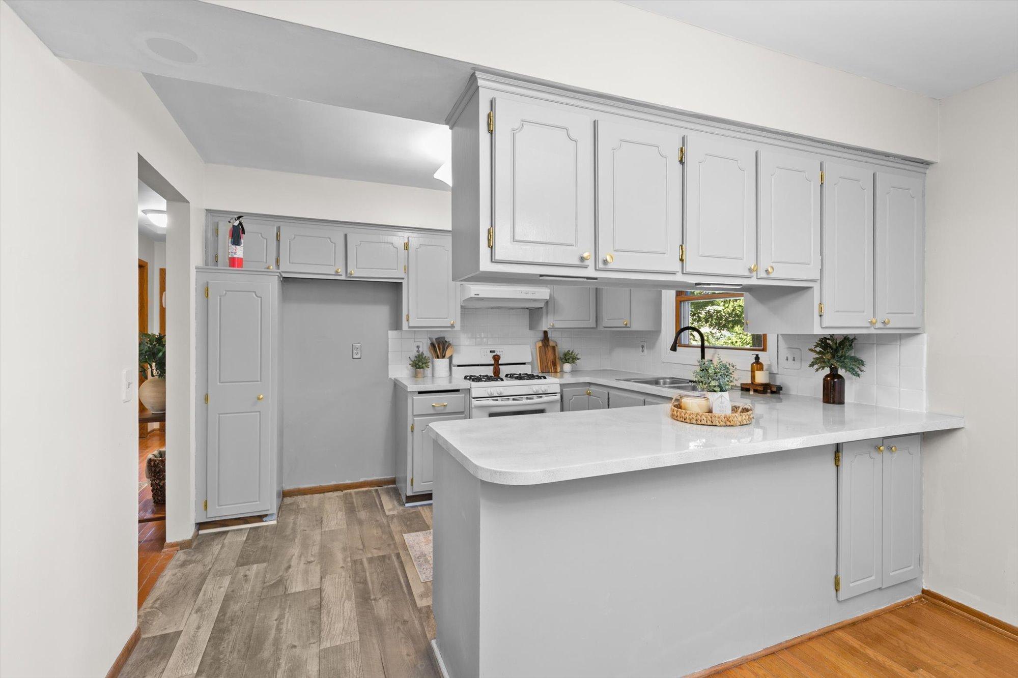 677 California Avenue E Property Photo 12