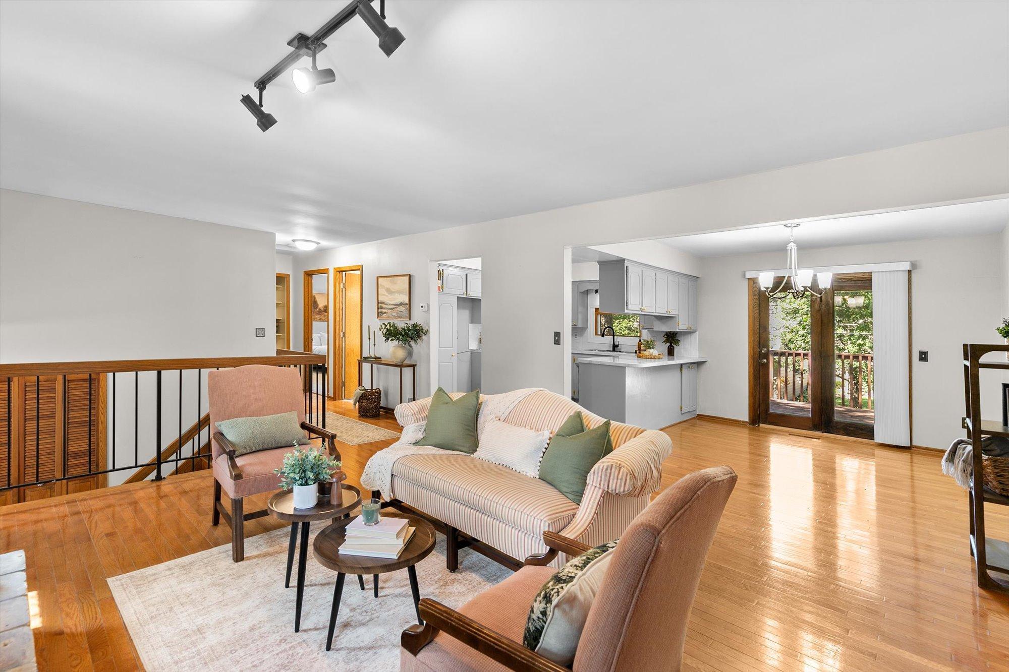 677 California Avenue E Property Photo 13