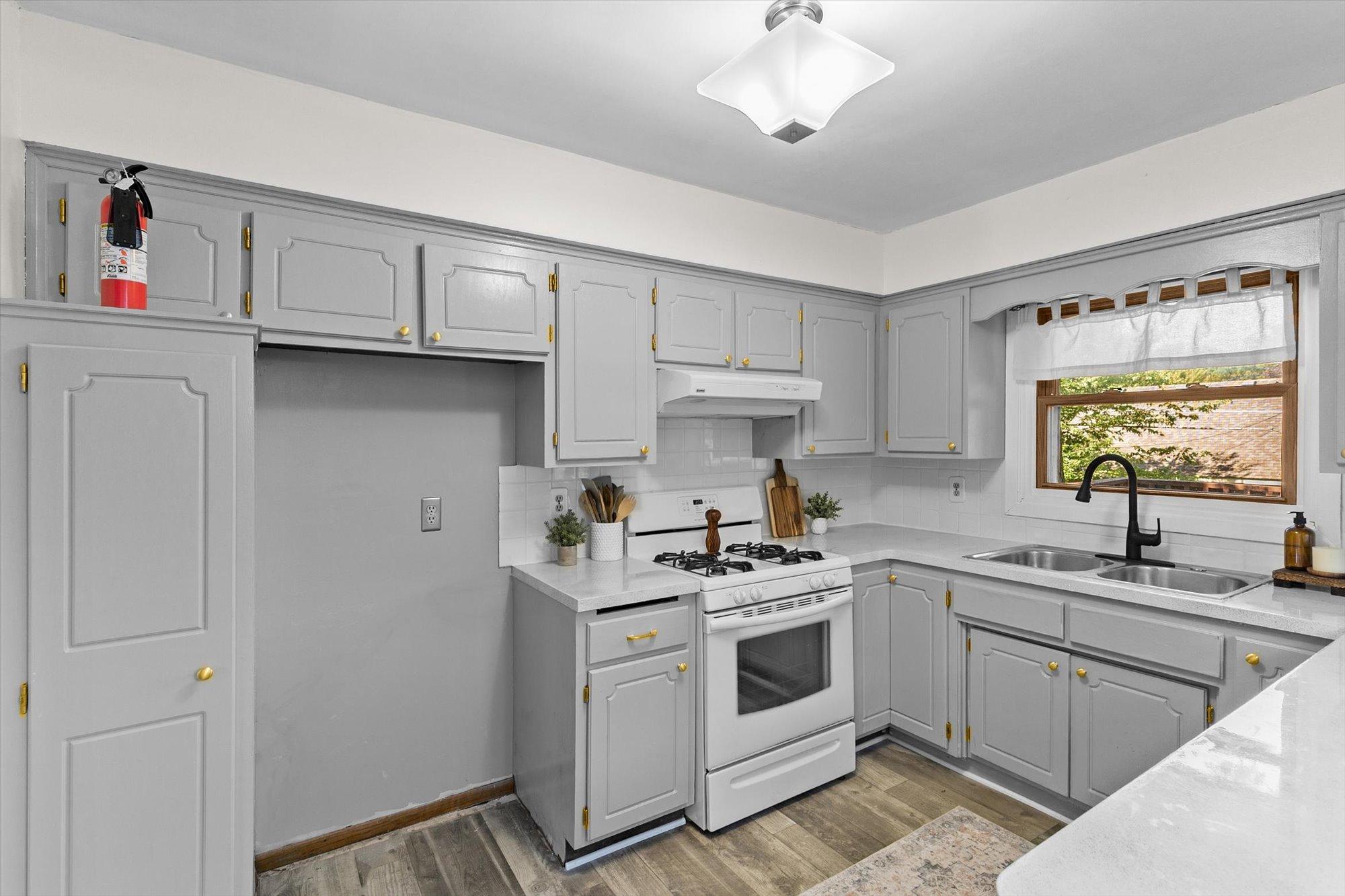 677 California Avenue E Property Photo 16