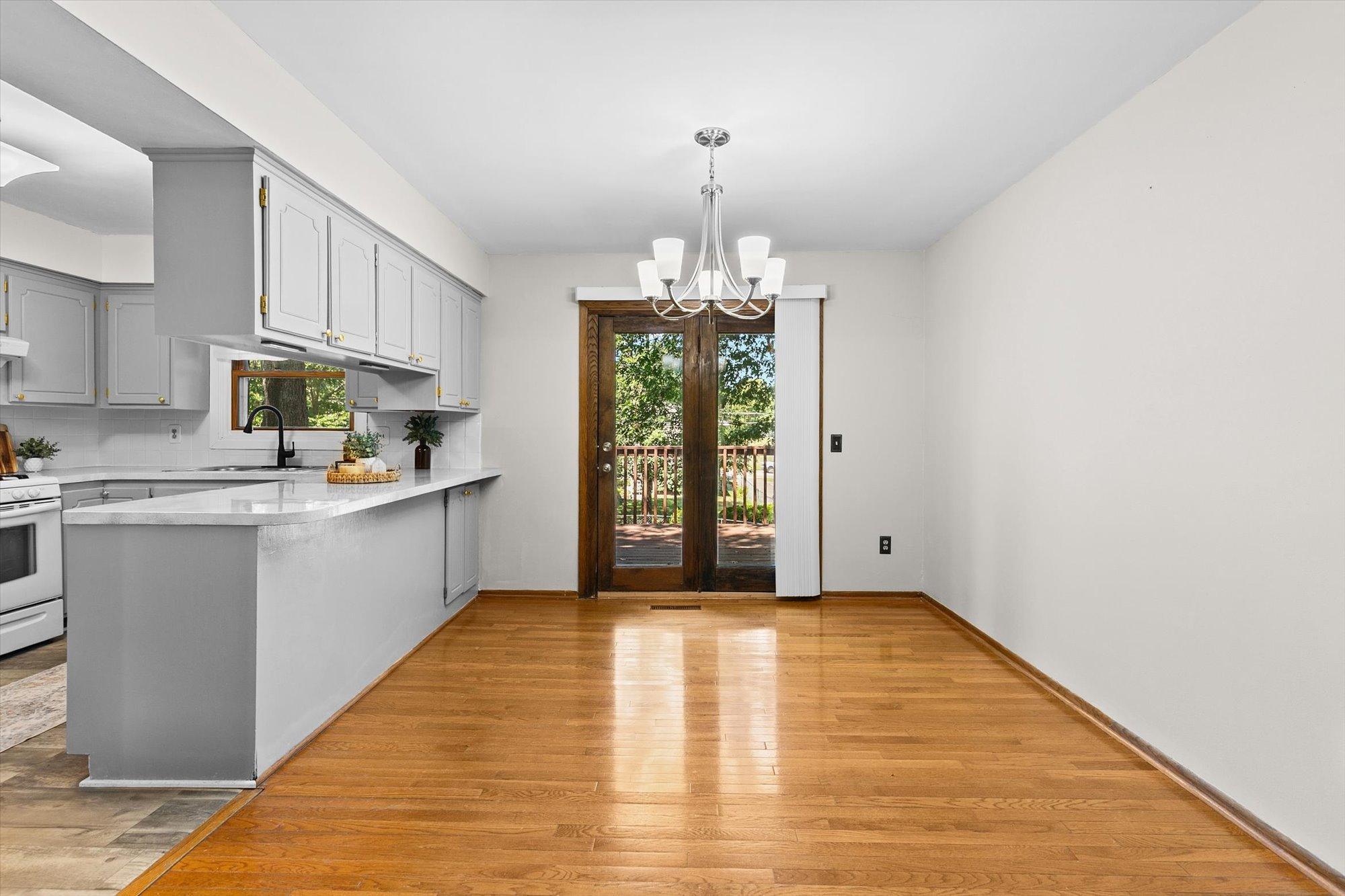 677 California Avenue E Property Photo 18