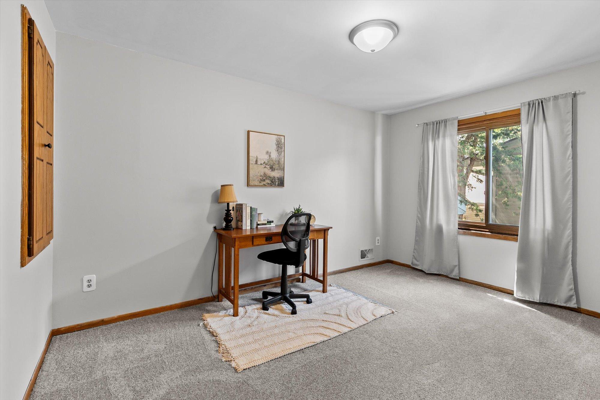 677 California Avenue E Property Photo 26