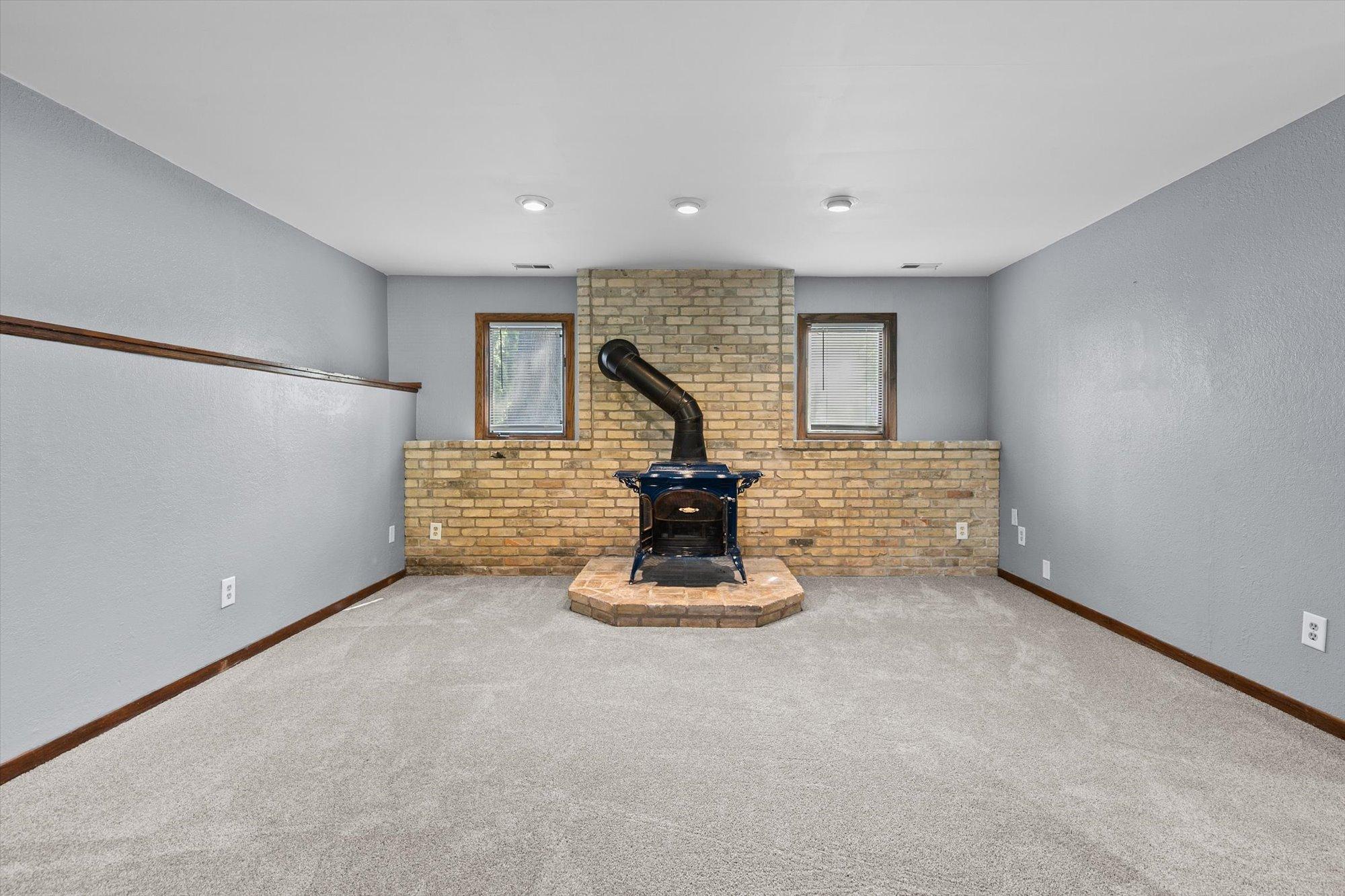 677 California Avenue E Property Photo 27