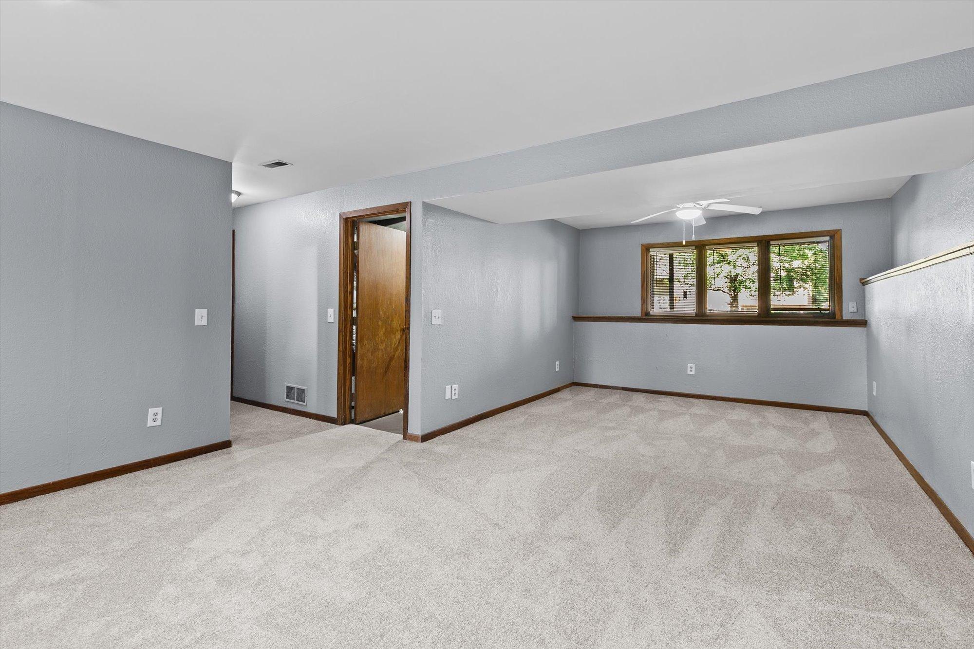 677 California Avenue E Property Photo 28