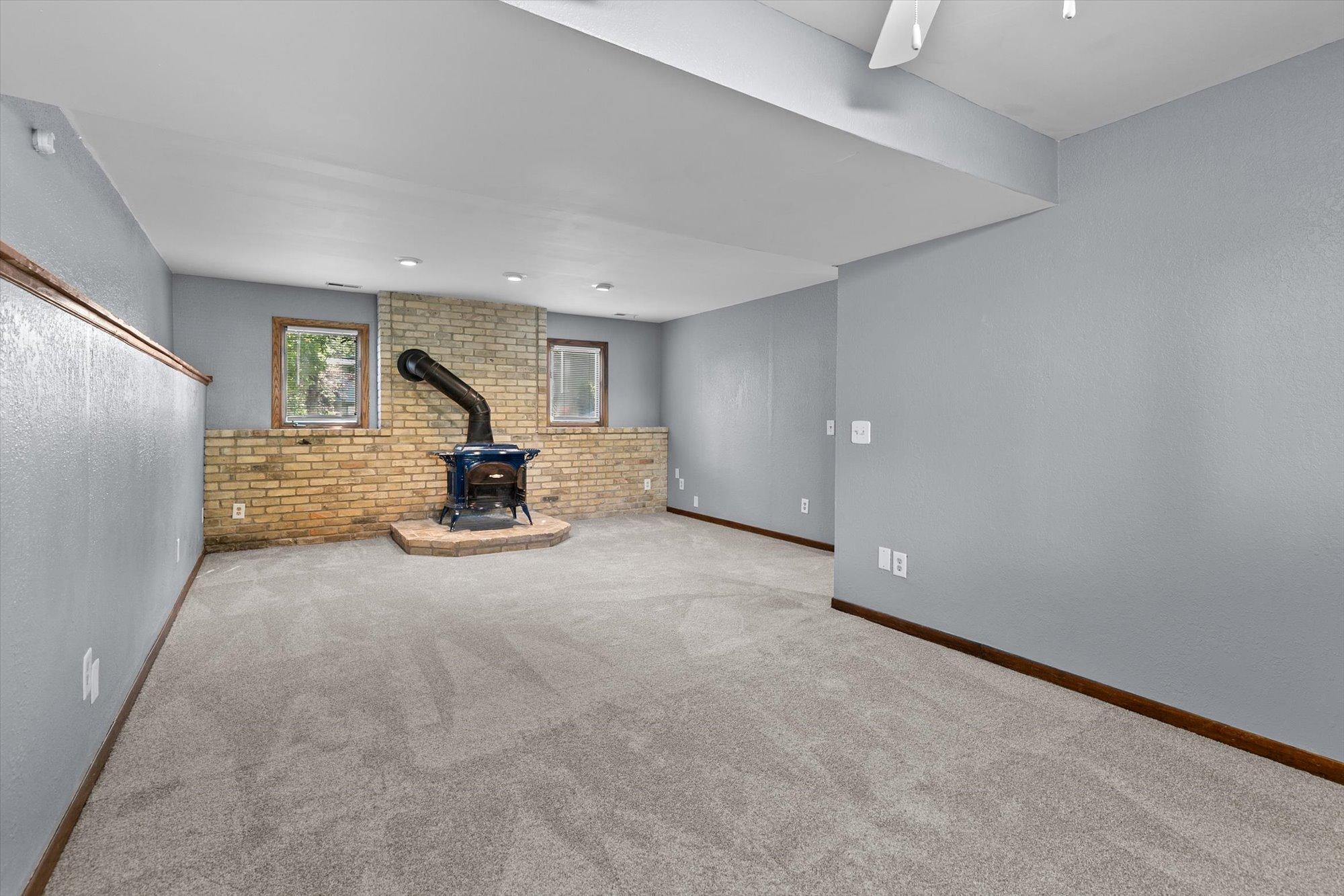 677 California Avenue E Property Photo 29