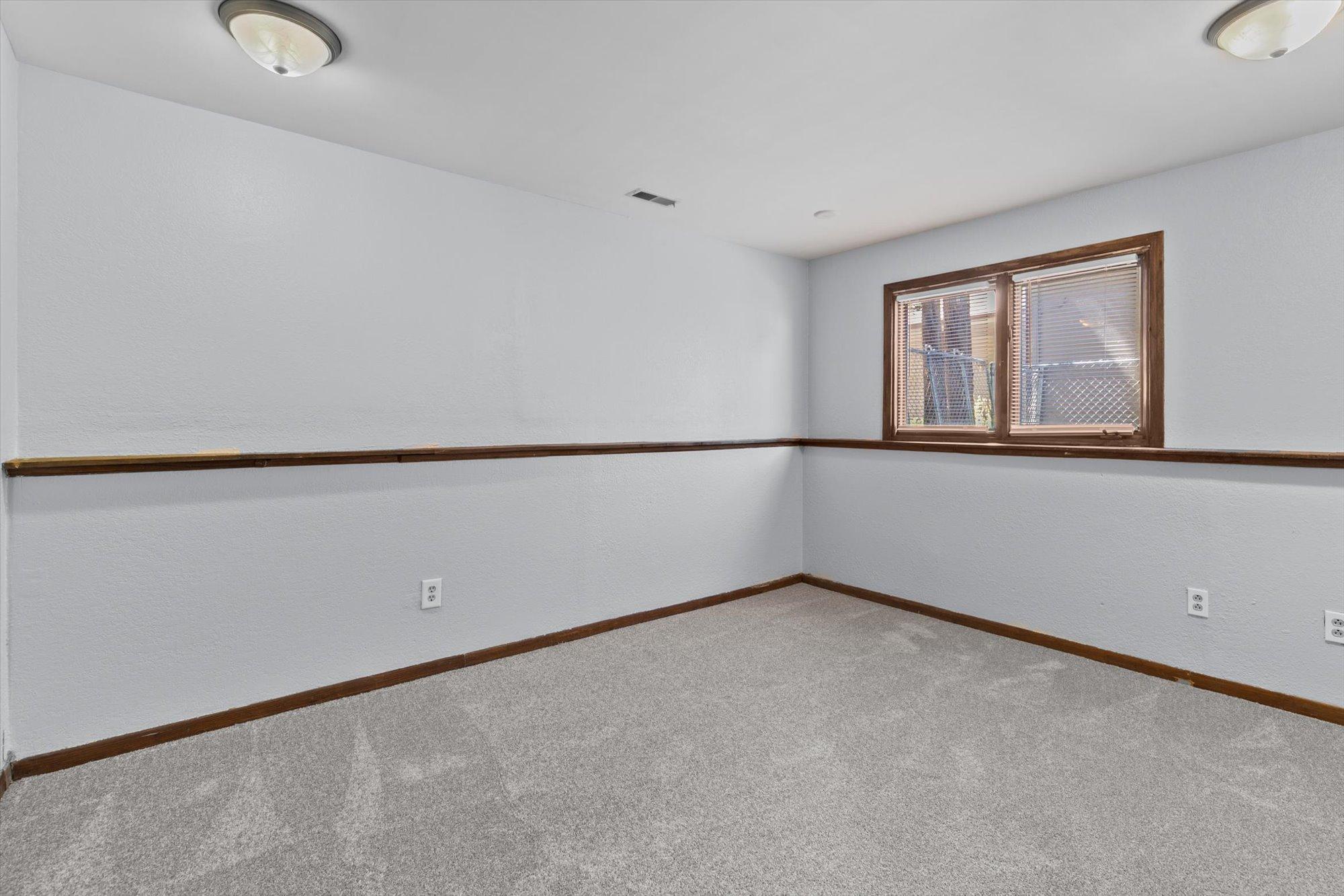 677 California Avenue E Property Photo 30