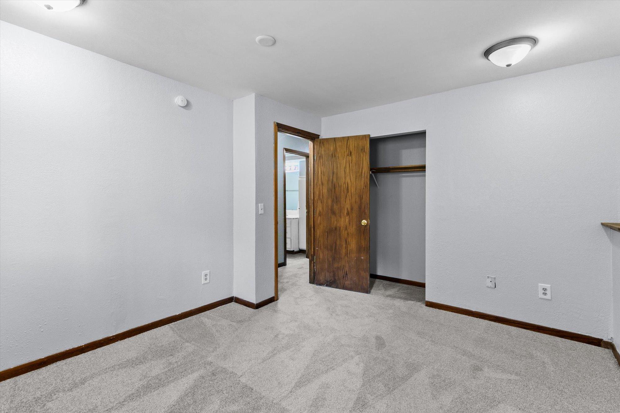 677 California Avenue E Property Photo 31