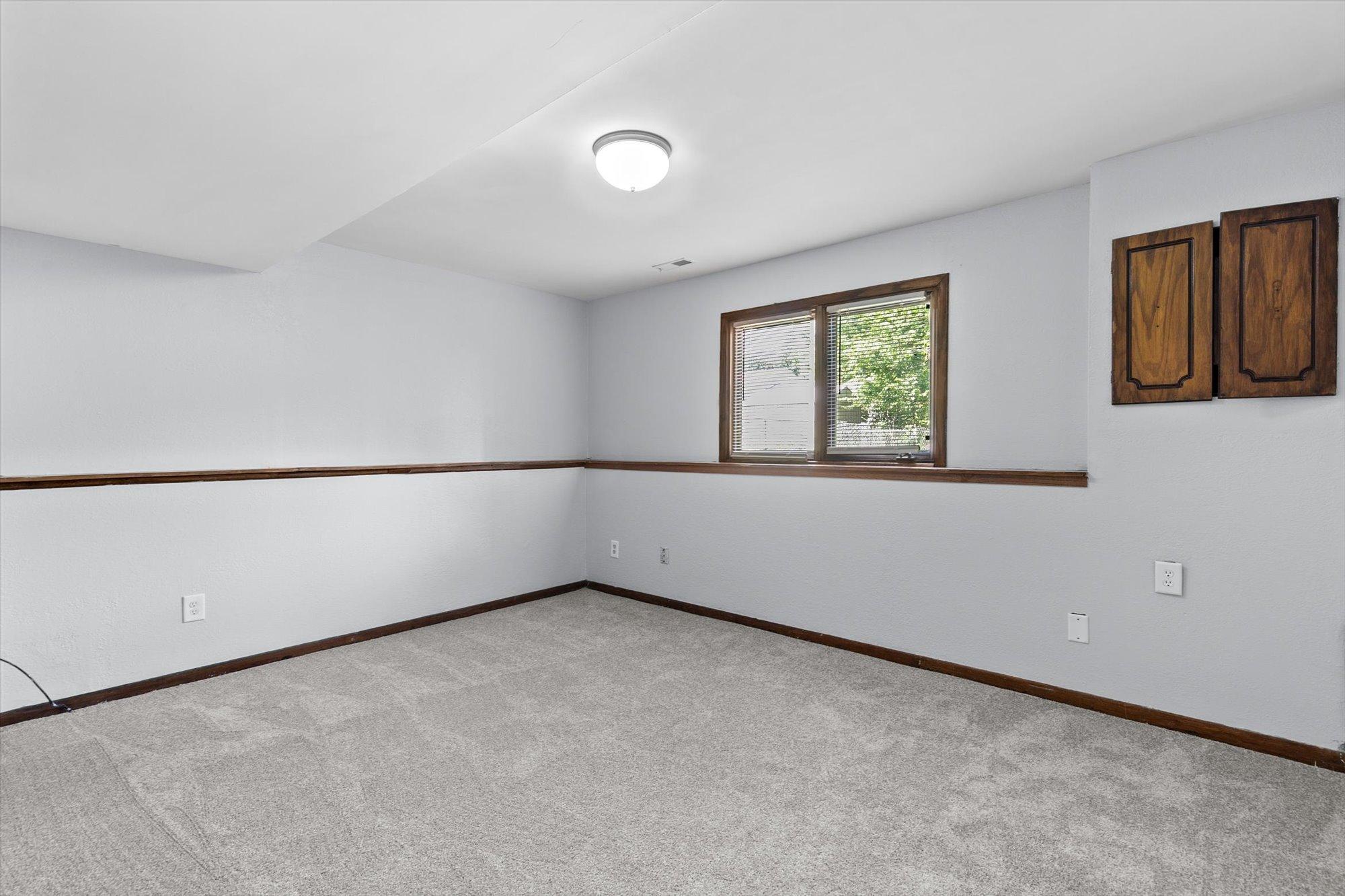 677 California Avenue E Property Photo 32