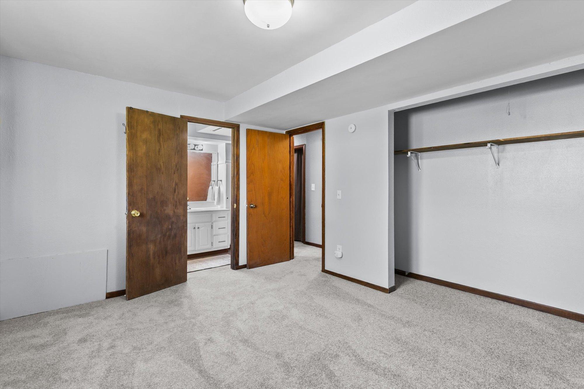 677 California Avenue E Property Photo 33