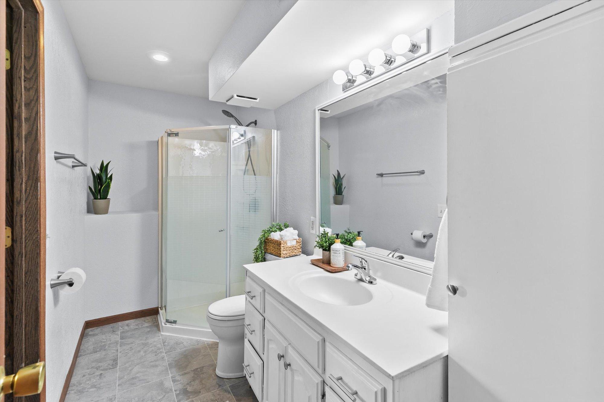 677 California Avenue E Property Photo 34