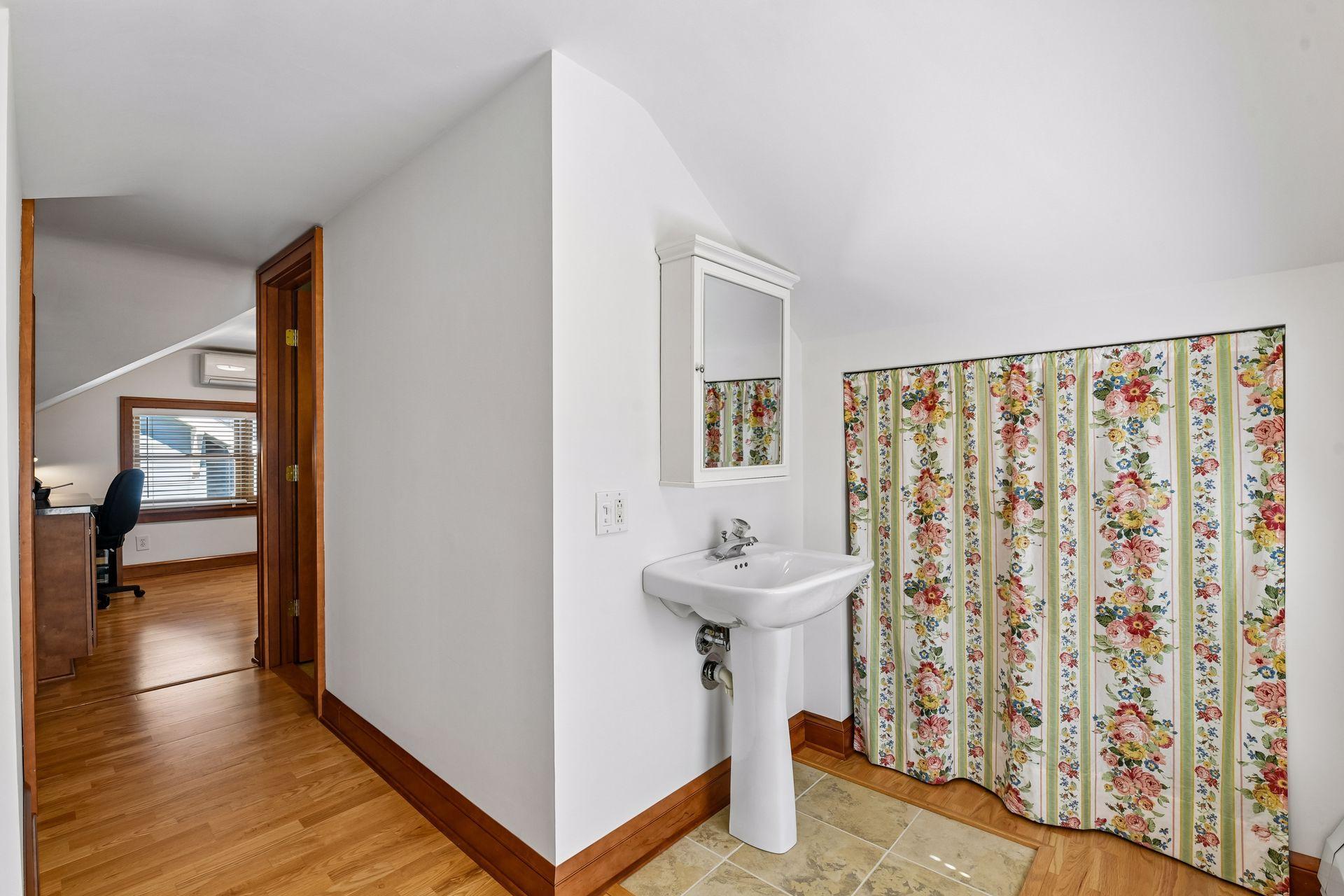 4733 Bryant Avenue S Property Photo 35