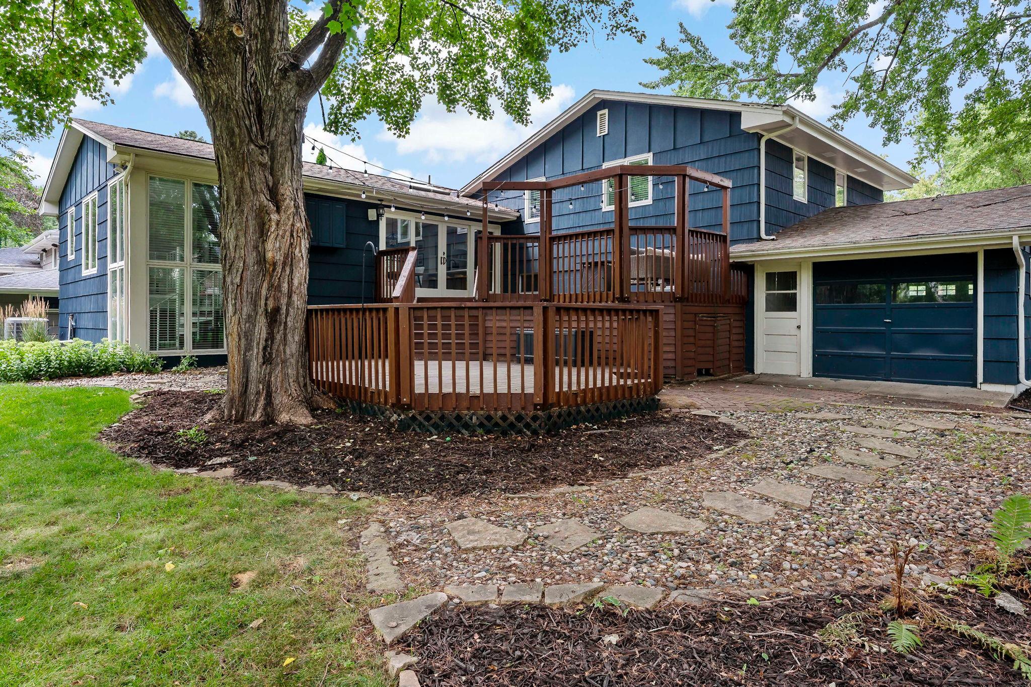 5529 Benton Avenue Property Photo 8