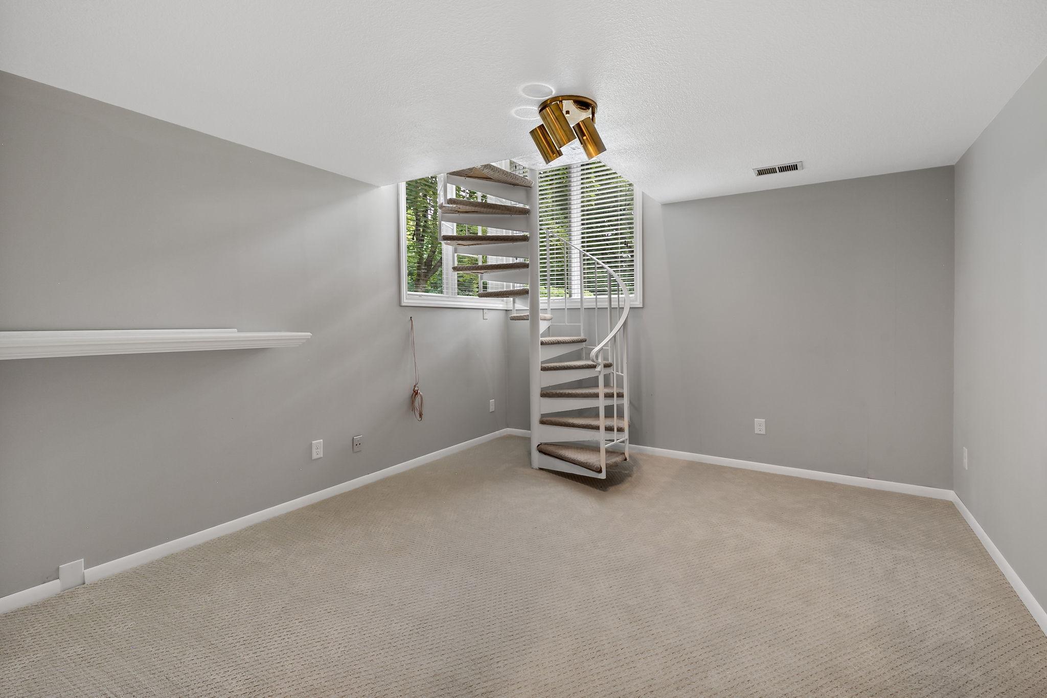 5529 Benton Avenue Property Photo 60