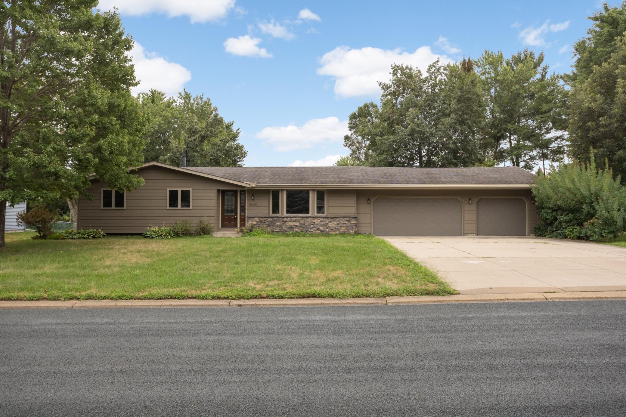 3609 Canterbury Drive Property Photo 1