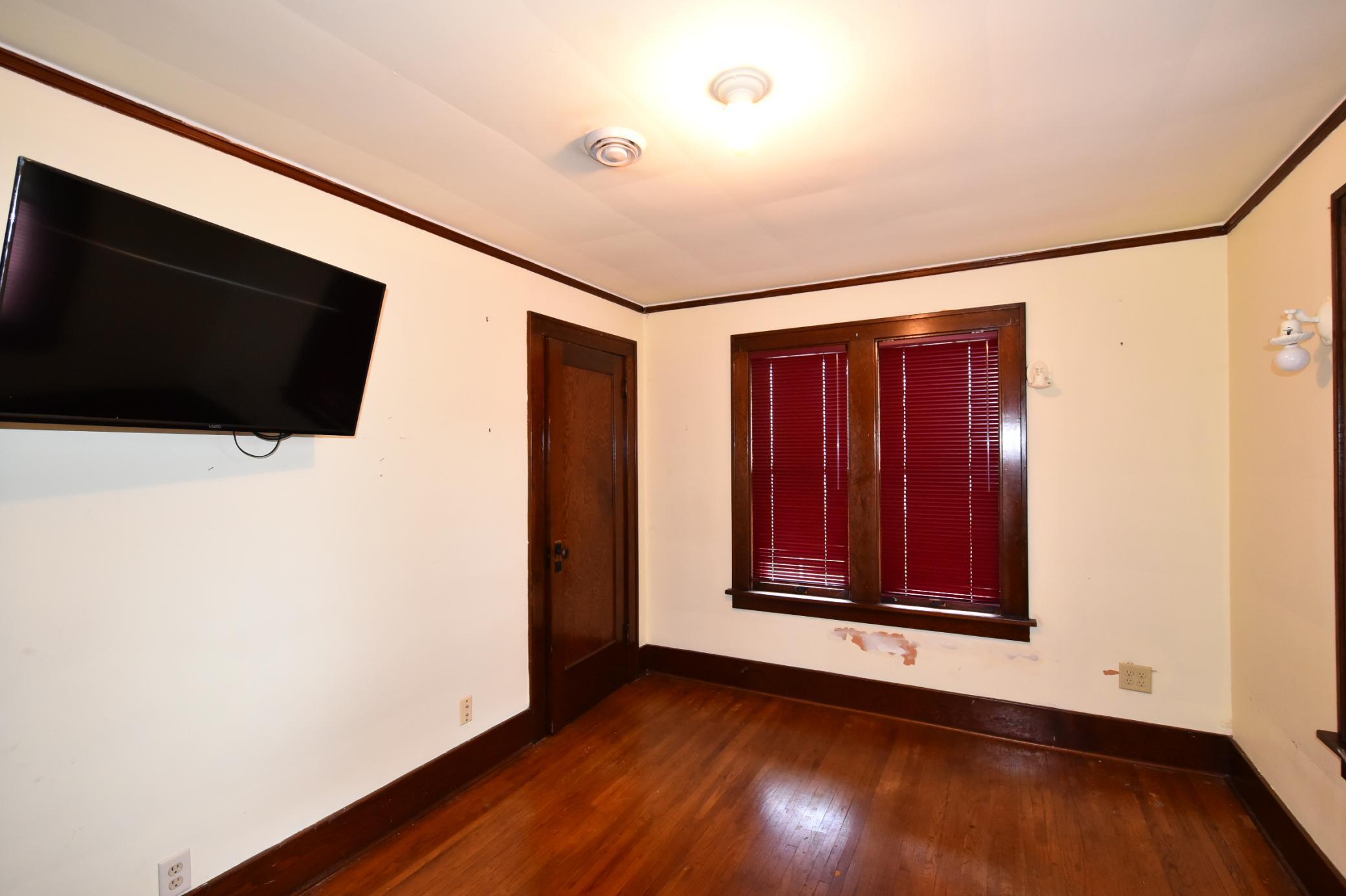 151 E 4th Street Property Photo 40