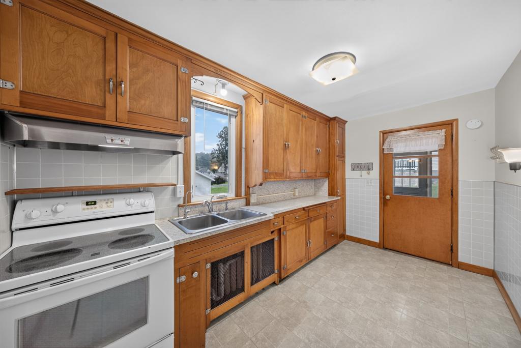 704 Viking Avenue S Property Photo 17