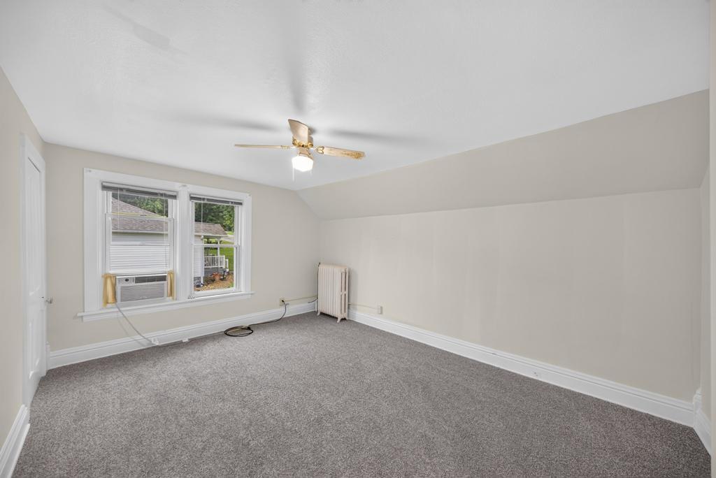 704 Viking Avenue S Property Photo 23