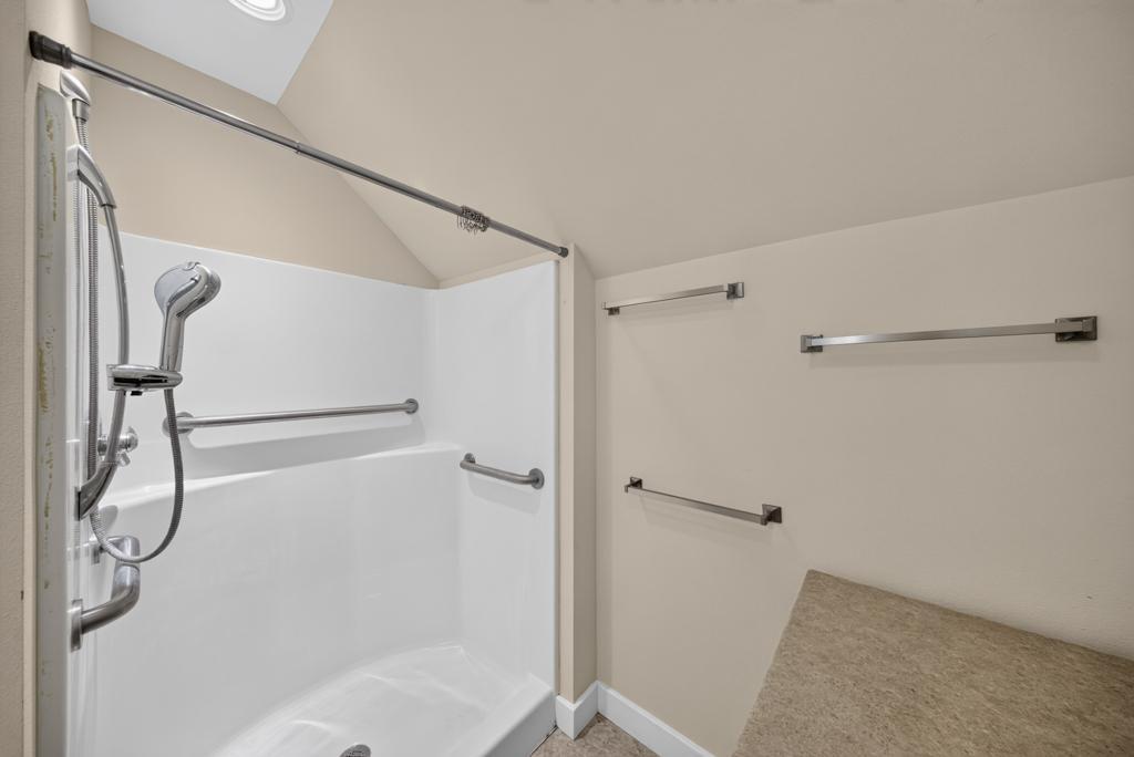 704 Viking Avenue S Property Photo 27