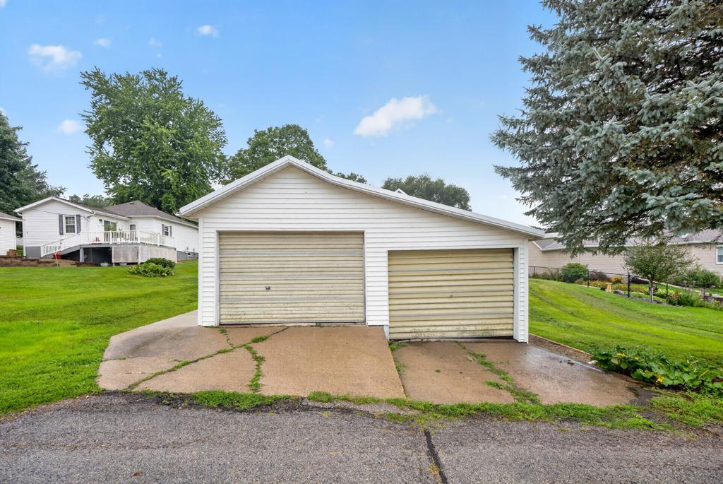 704 Viking Avenue S Property Photo 36