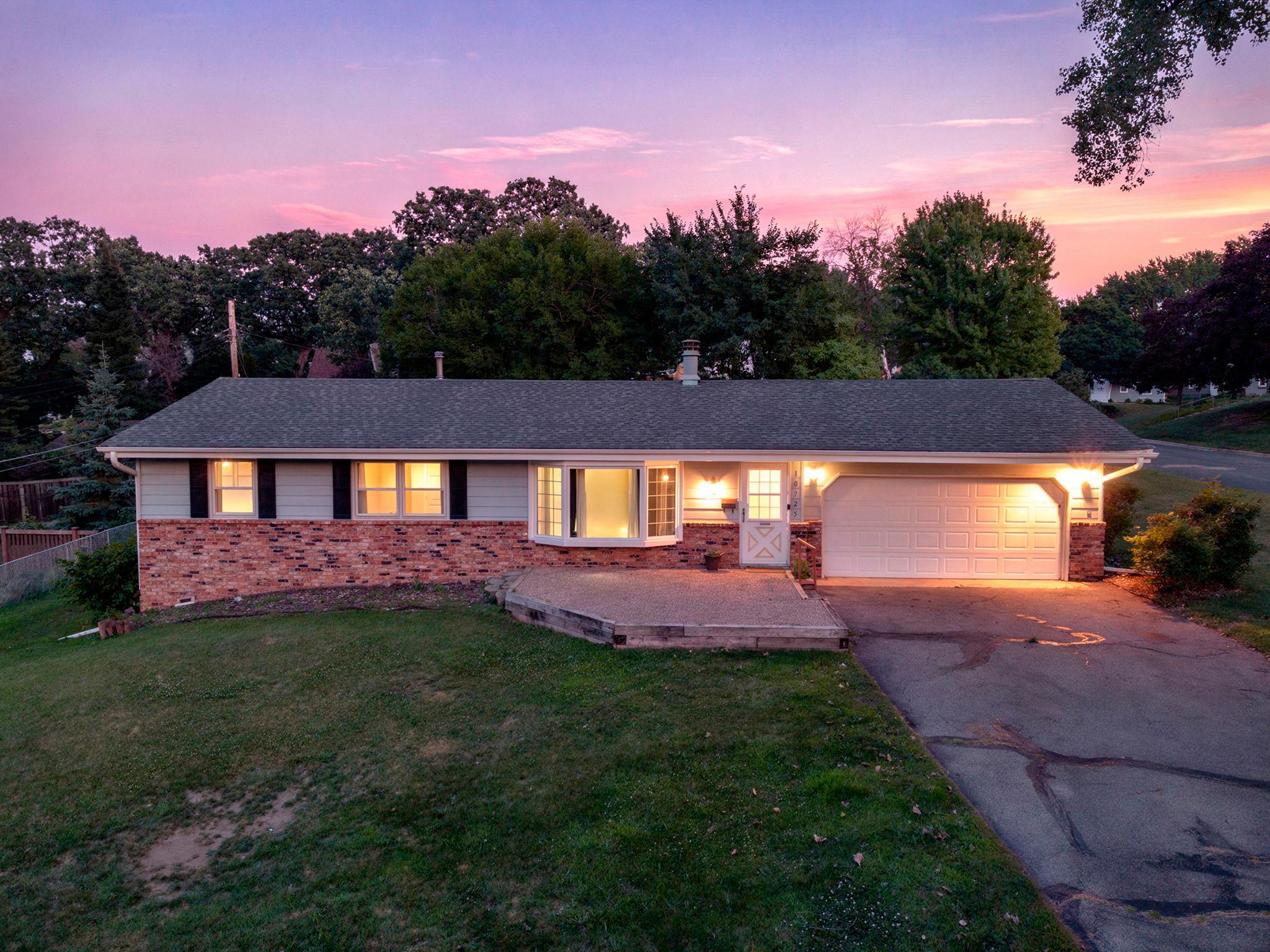 10725 Rich Ave S Property Photo 1