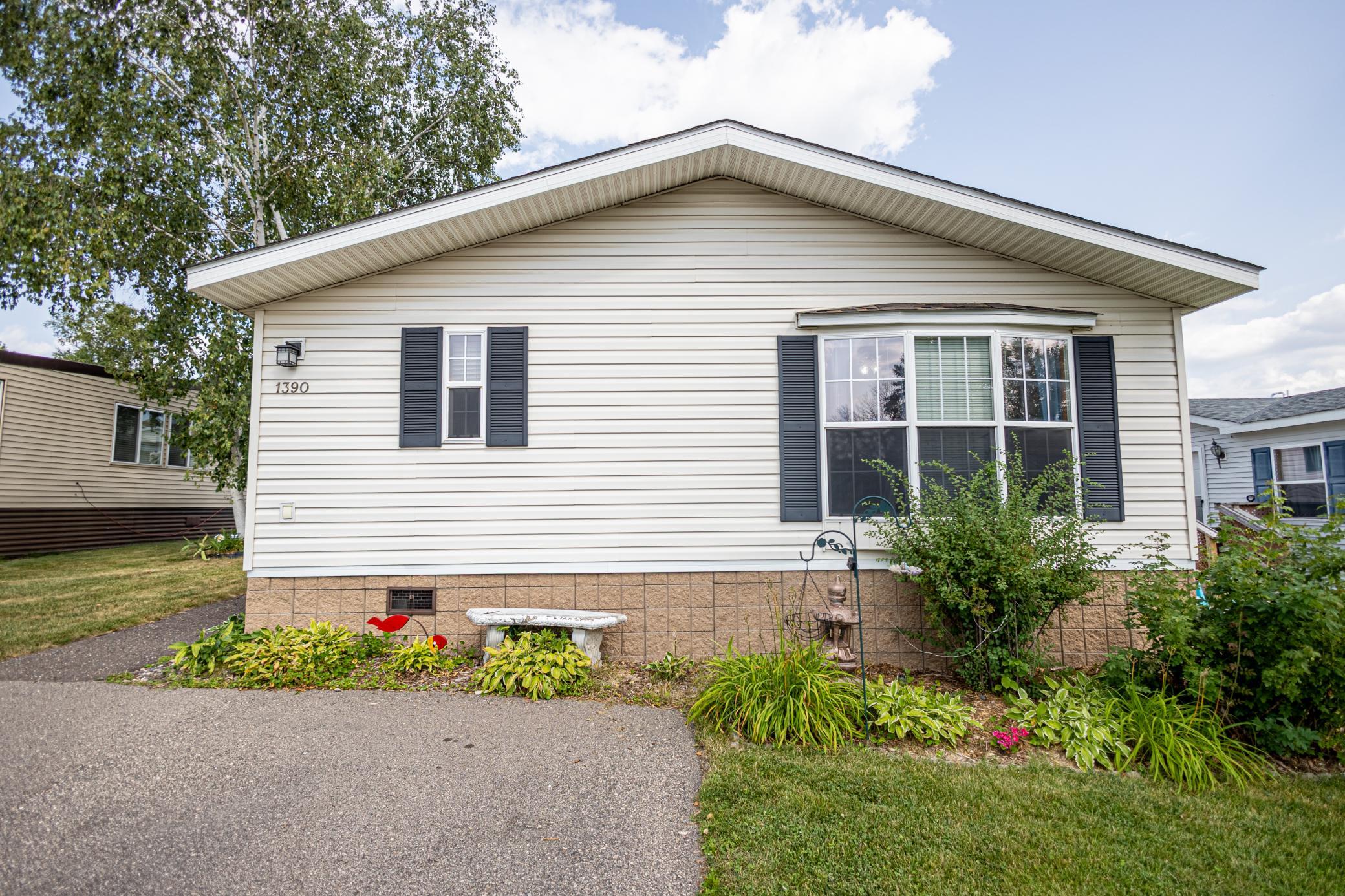 1390 Birchview Drive Property Photo 2