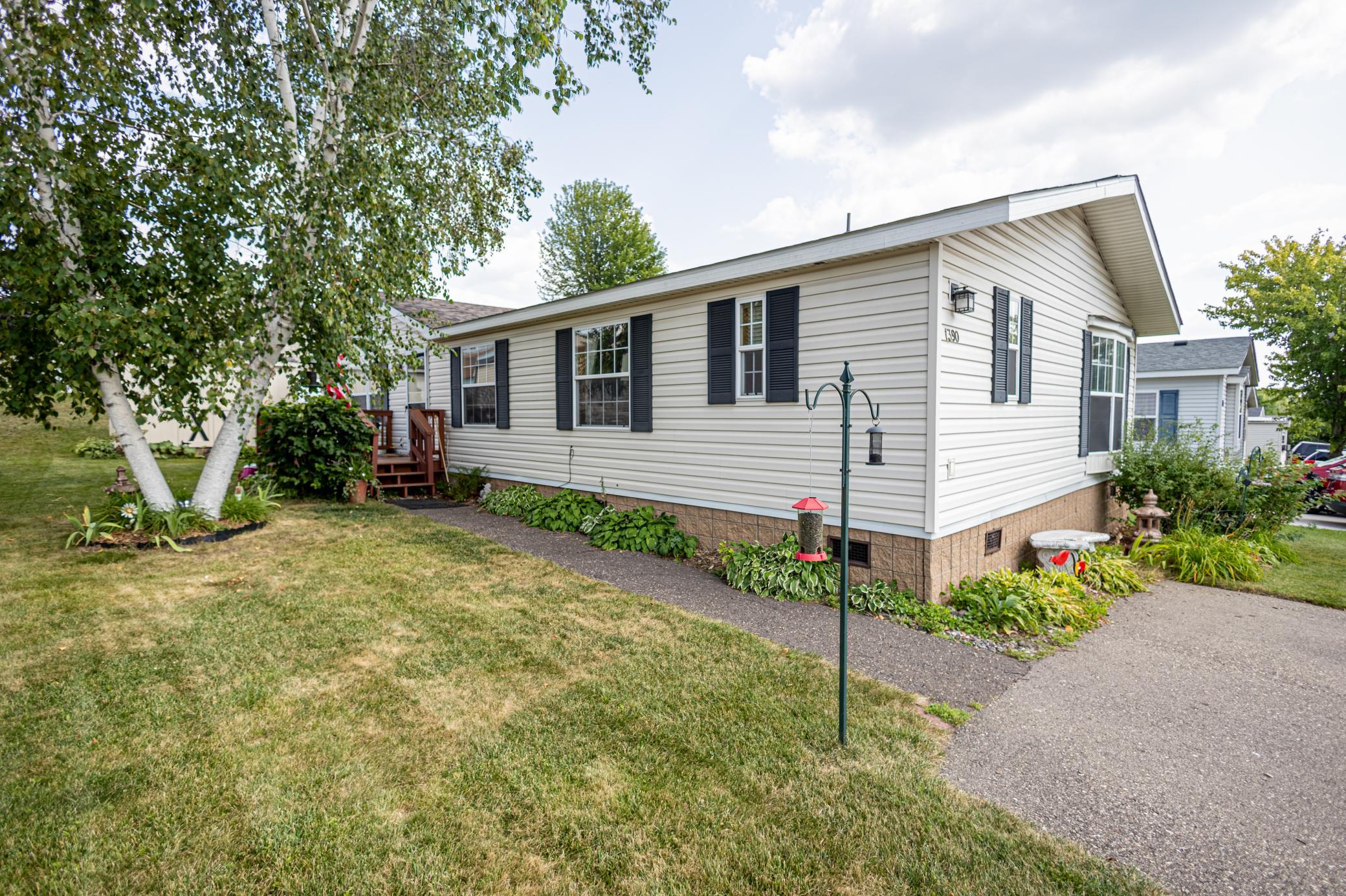 1390 Birchview Drive Property Photo 3