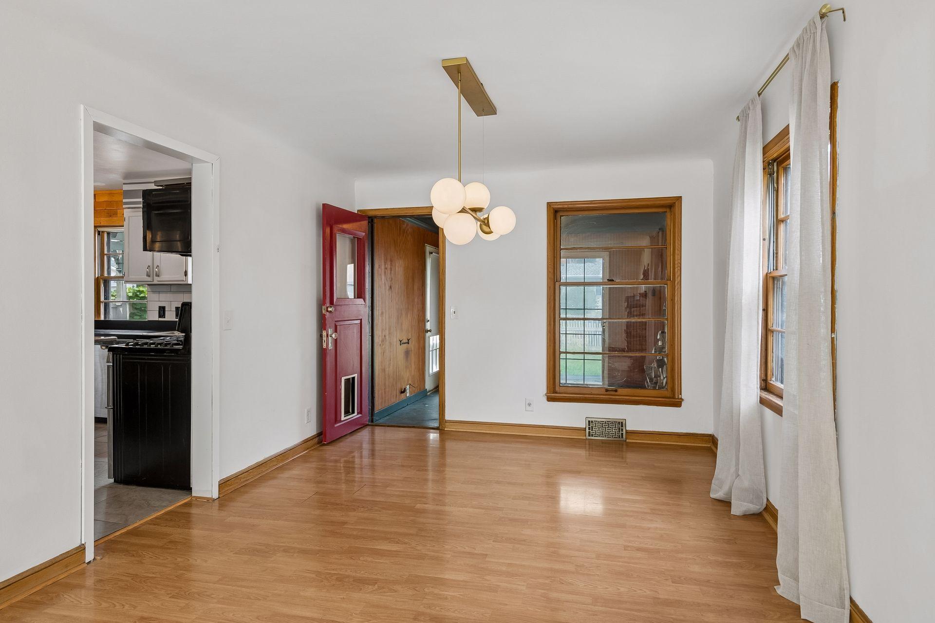 2011 Vincent Avenue N Property Photo 10