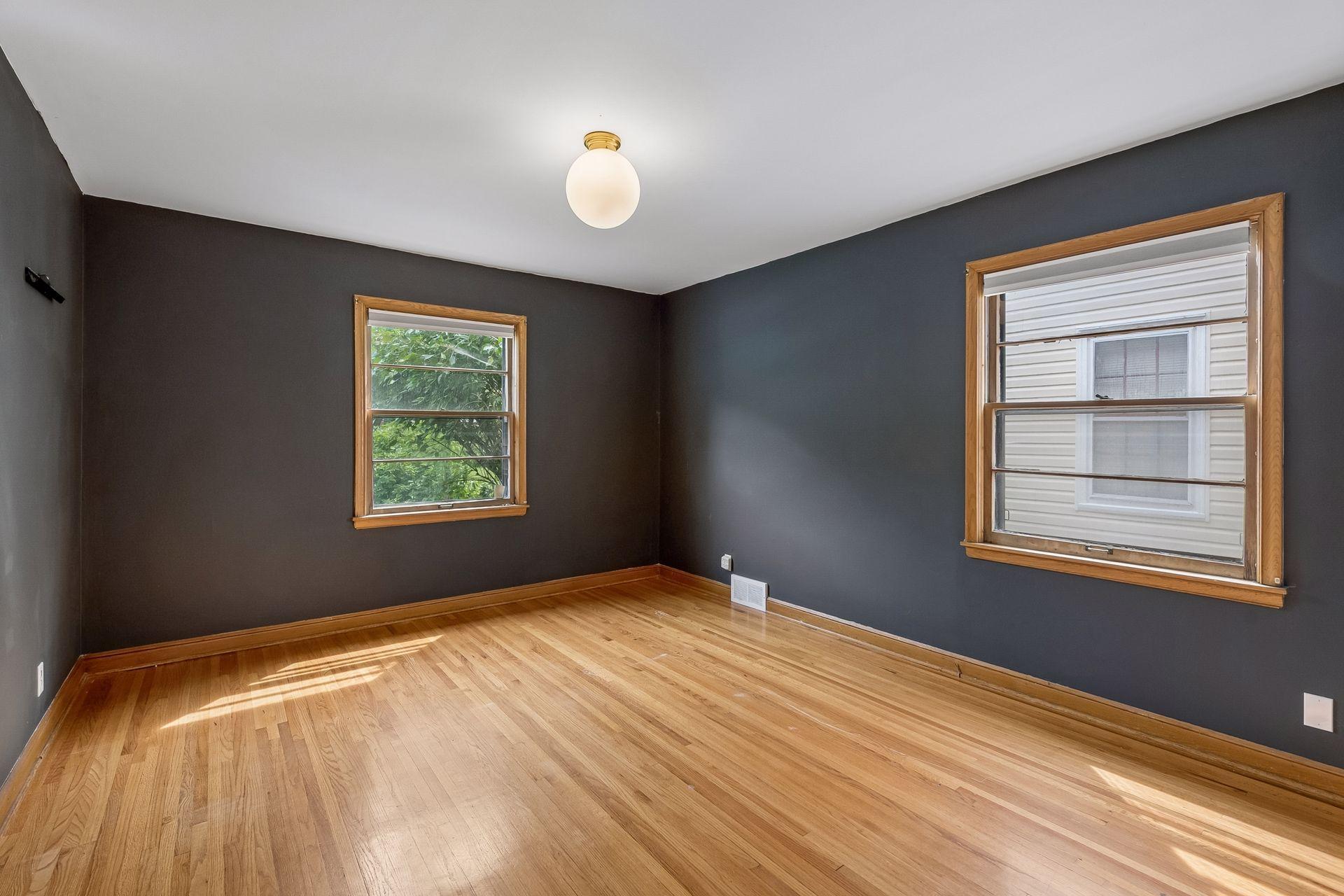 2011 Vincent Avenue N Property Photo 17