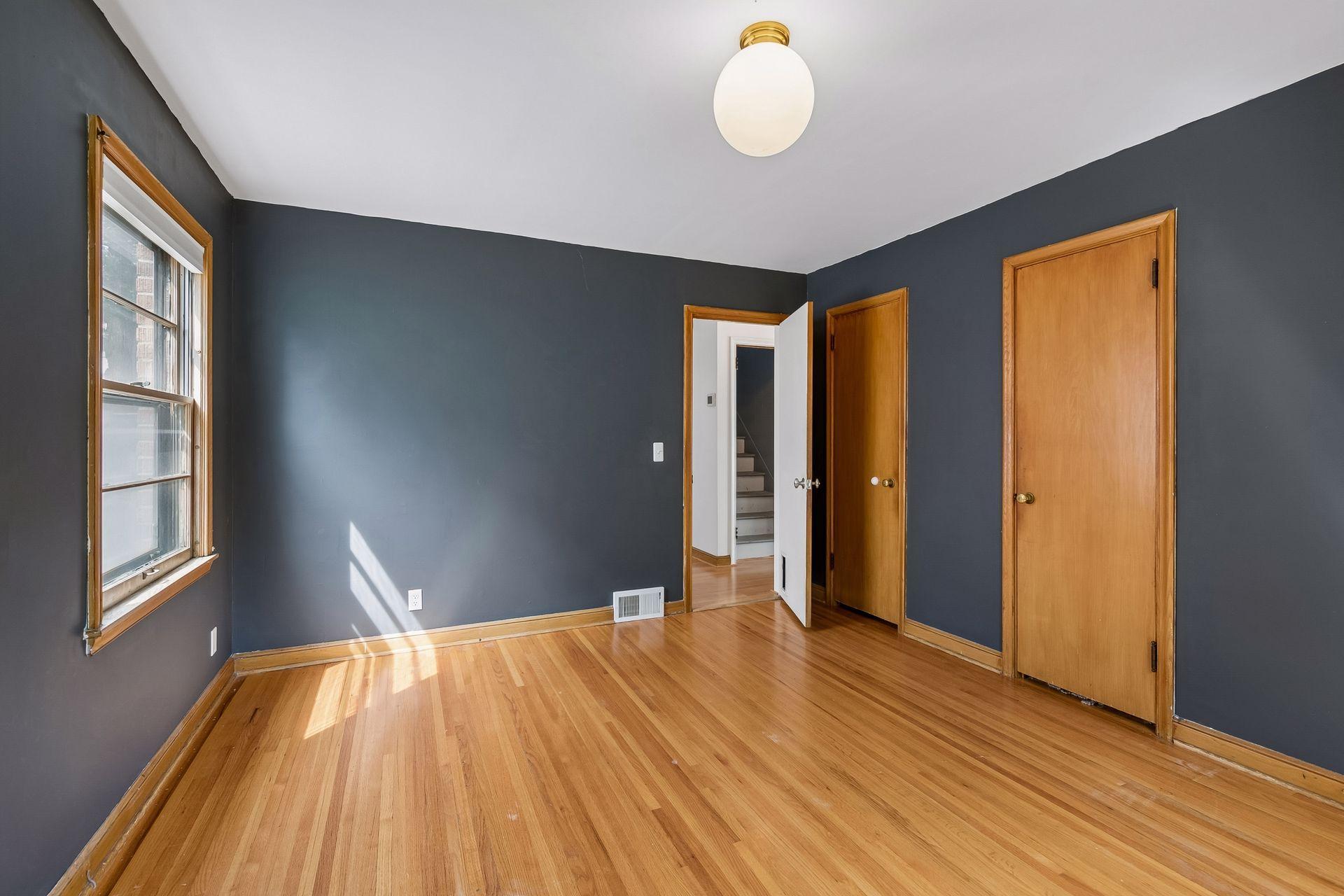 2011 Vincent Avenue N Property Photo 18
